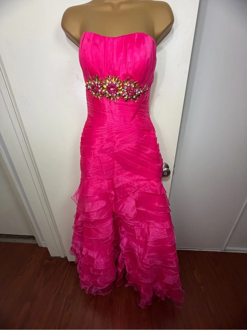 May Queen Couture Vintage Strapless Barbie Hot Pink Beaded Ruffle Gown NWOT 6 - Picture 4 of 16